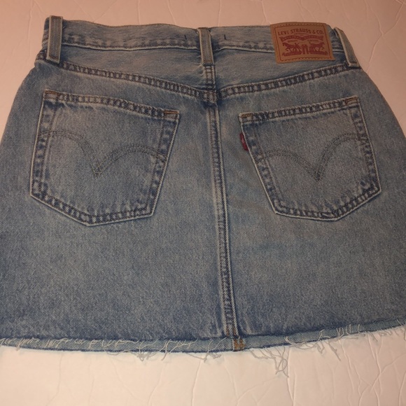 Levi's Women's Icon Skirt - Button Fly and Raw Hem - Picture 6 of 13